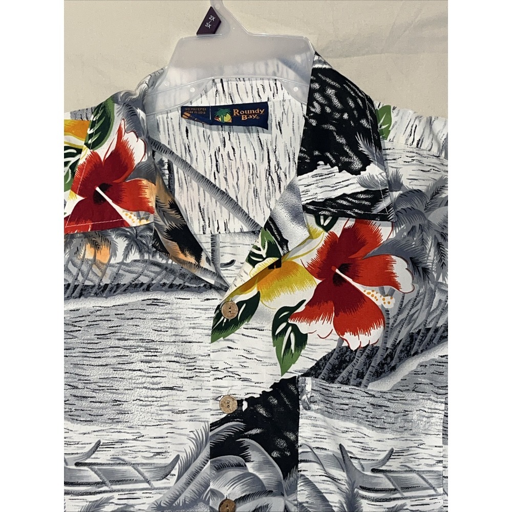 Roundy Bay Size M Mens‎ Hawaiian Shirt Palm Trees Button Graphics Gray